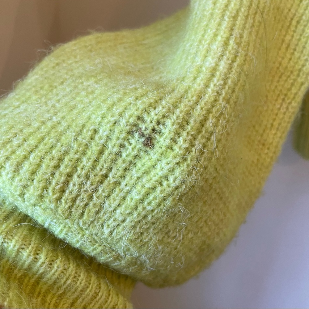 Cropped Sweater - Picture 5 of 5